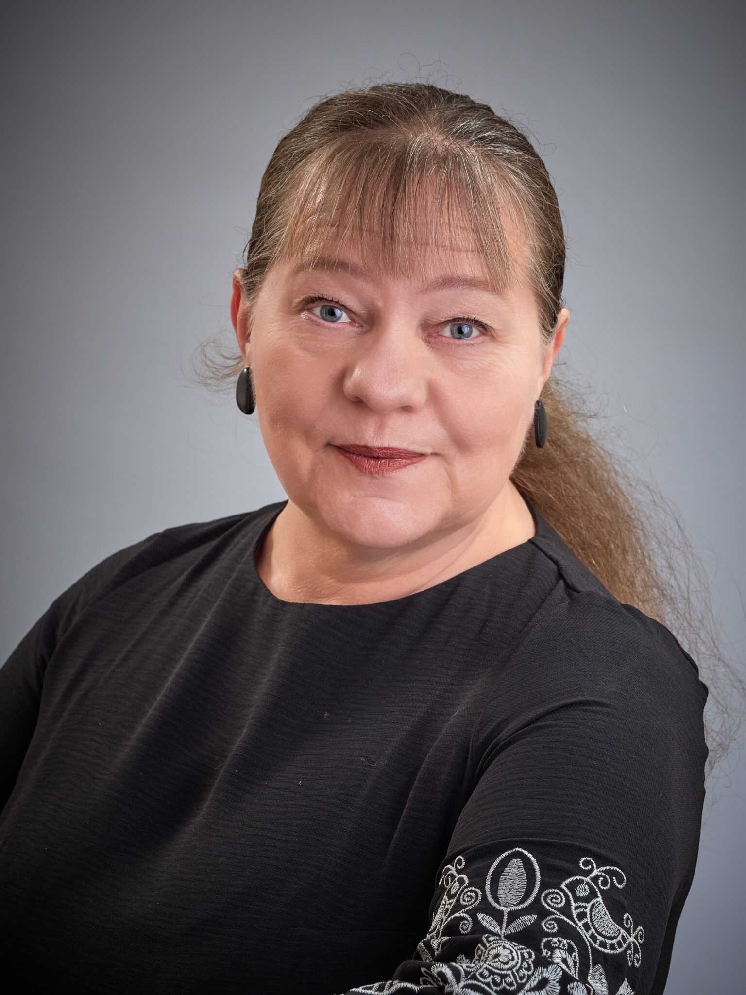 Uhlie Raselina Kaitseliidu kooli kontakt ja meeskond